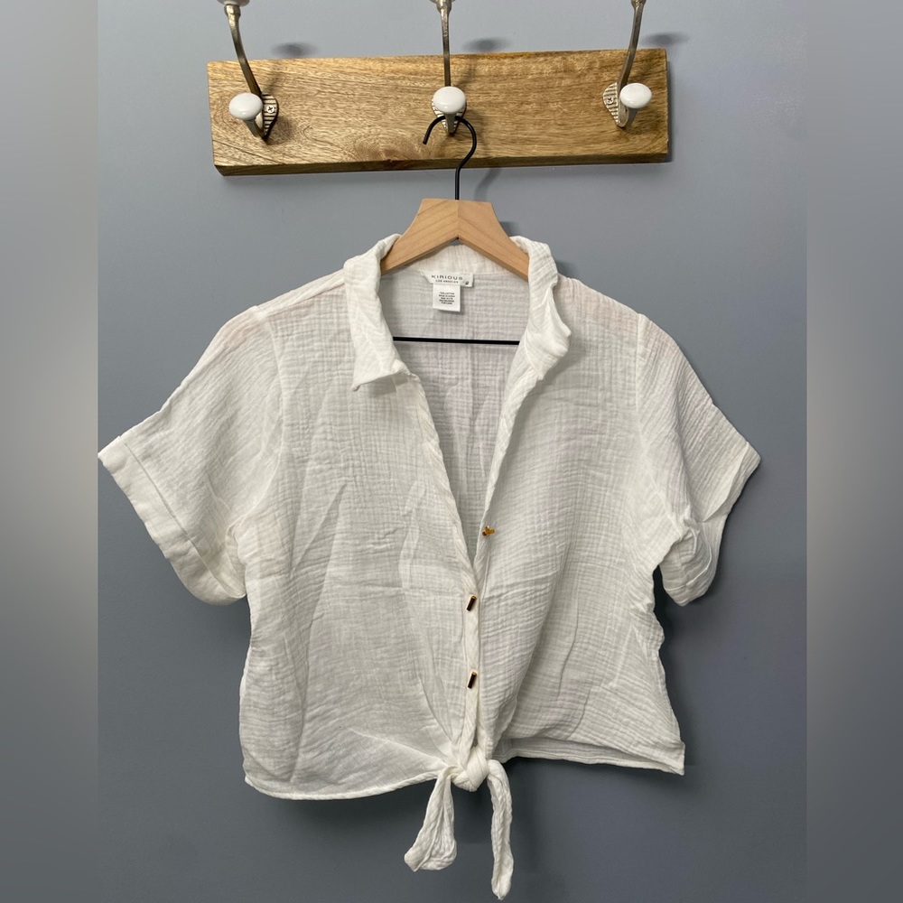 Kirious White button up cropped shirt size -M (item# 0014)